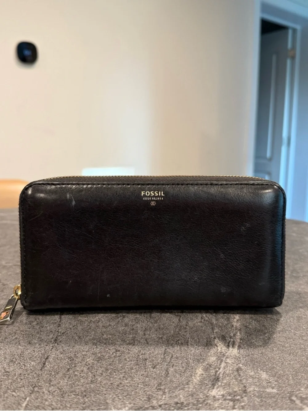 Fossil Zip Around black leather wallet vintage